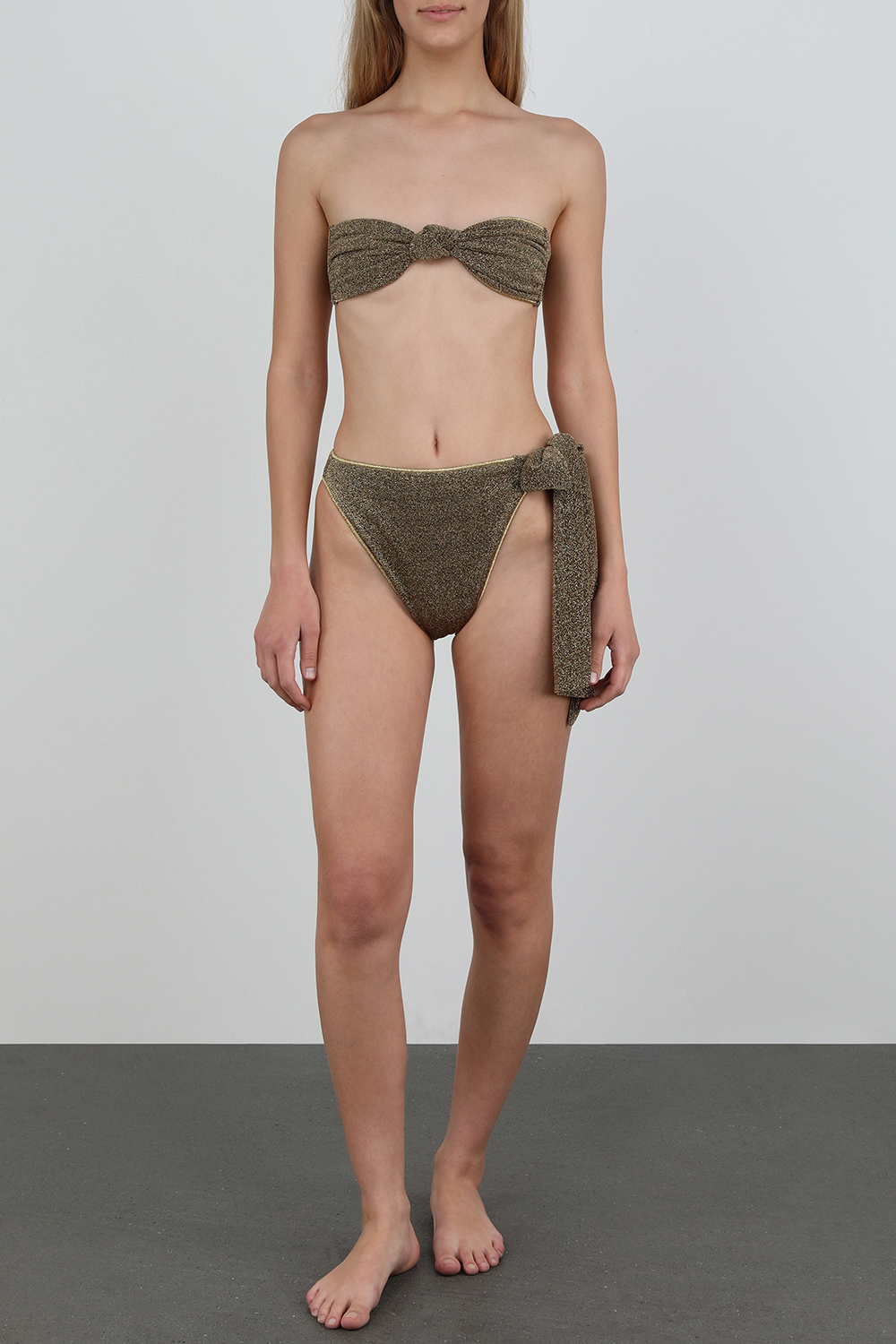 תמונת כל הלוק של סט ביקיני סטרפלט מבד לורקס מנצנץ